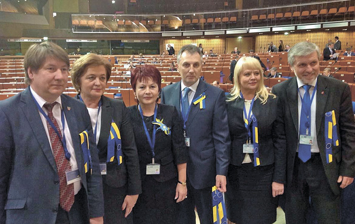 Світлана Богатирчук-Кривко ( на знімку в центрі) з членами політичної групи європейських консерваторів та реформістів Конгресу місцевих і регіональних влад Ради Європи. Фото надала автор